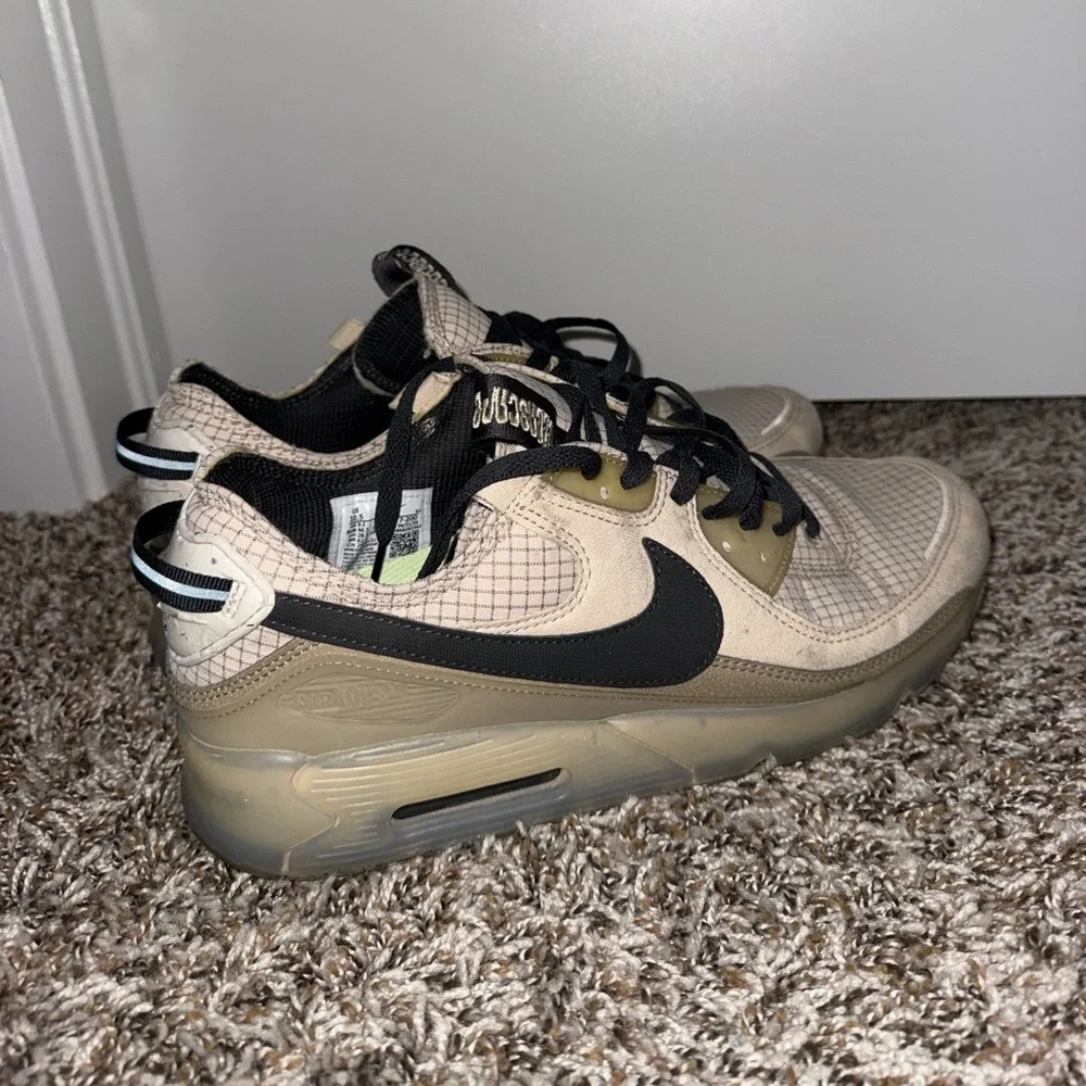 Nike Men's Tan Black Sneakers